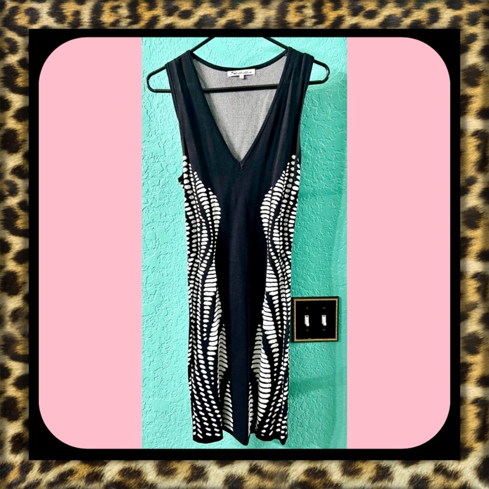 👑✅PRICE FIRM✅ Chic Black and White Patterned Body Con Mini Dress